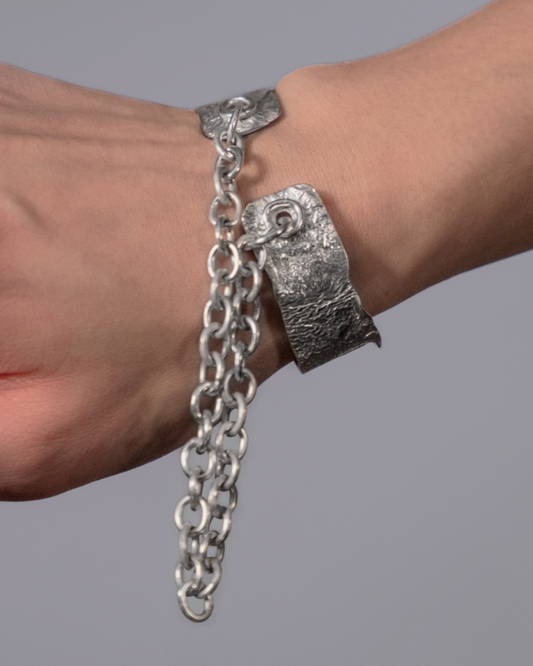 Mora Cuff